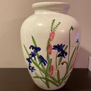 Beautiful decorative vase 10 1/2 inches tall
